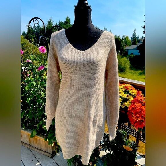 Taupe woven sweater dress - Picture 2 of 6
